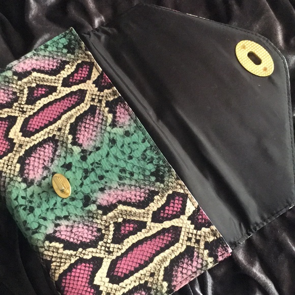 Leopard printed clutch - Picture 5 of 7